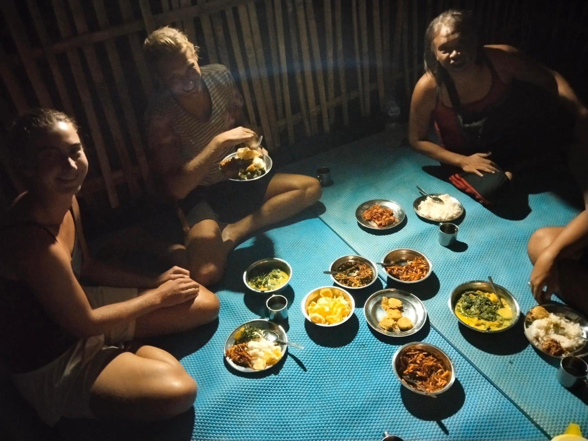 Jhony'S Backpacker-Guest House Only Stay Here Book Treking With Us Bukit Lawang Eksteriør billede