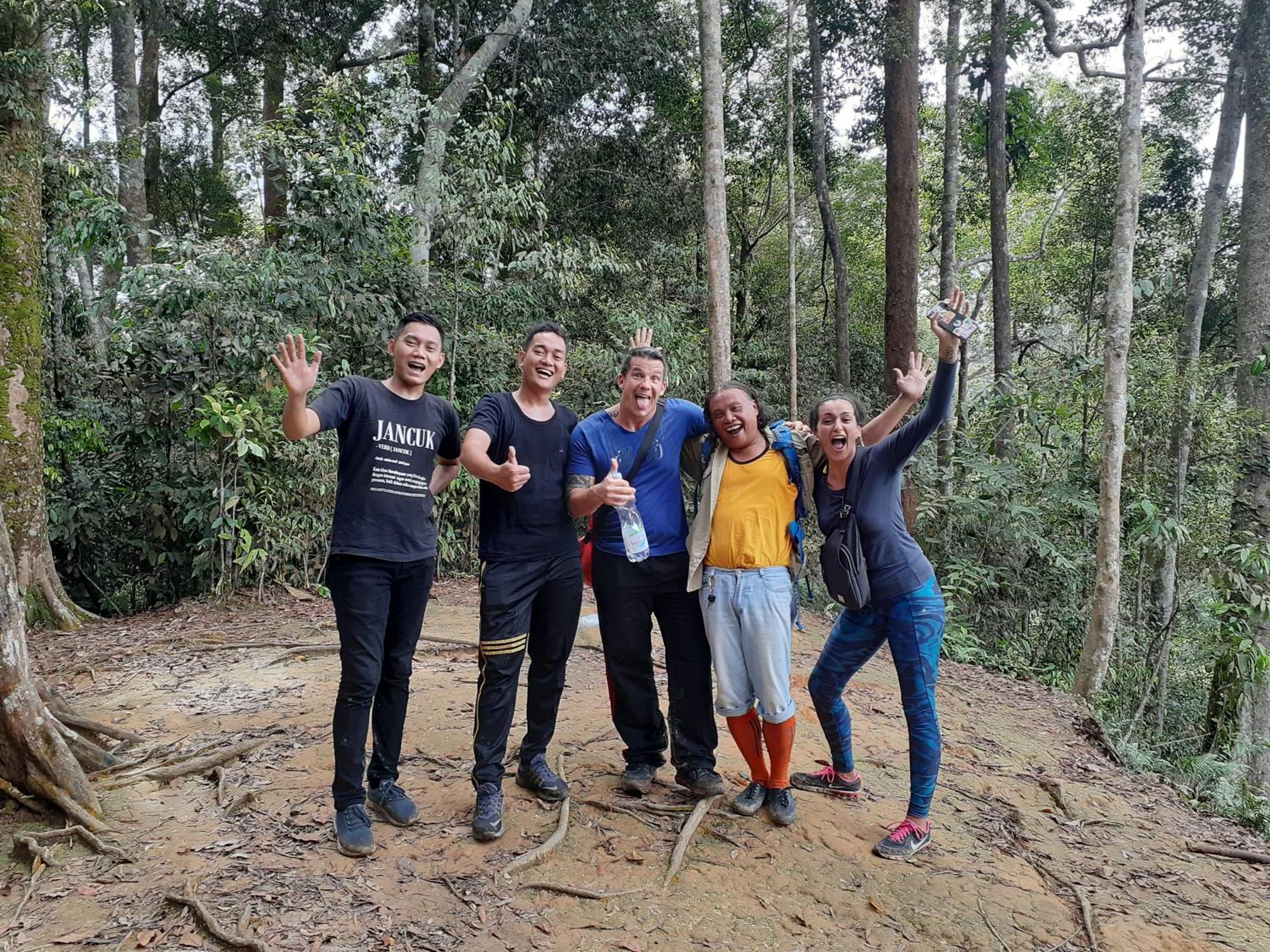 Jhony'S Backpacker-Guest House Only Stay Here Book Treking With Us Bukit Lawang Eksteriør billede