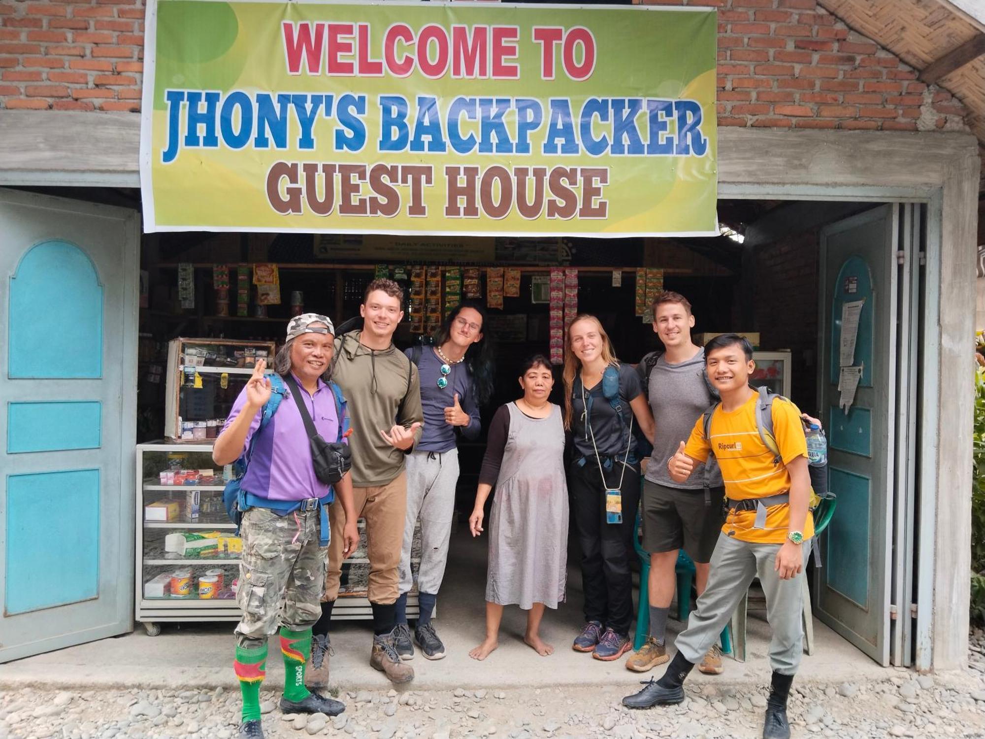 Jhony'S Backpacker-Guest House Only Stay Here Book Treking With Us Bukit Lawang Eksteriør billede