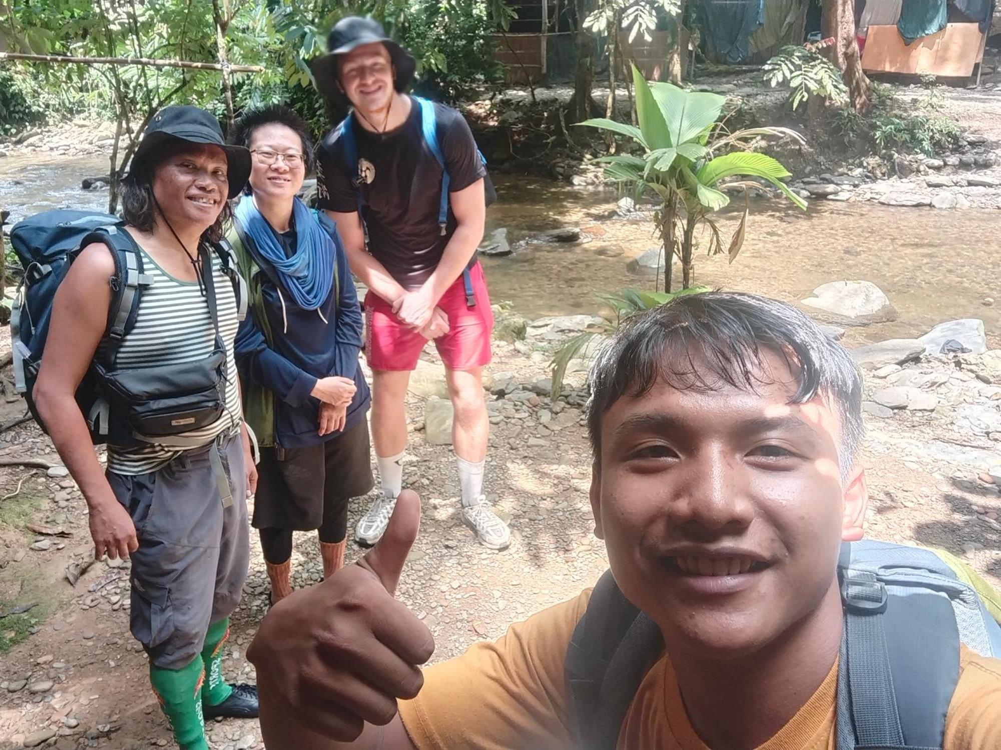 Jhony'S Backpacker-Guest House Only Stay Here Book Treking With Us Bukit Lawang Eksteriør billede