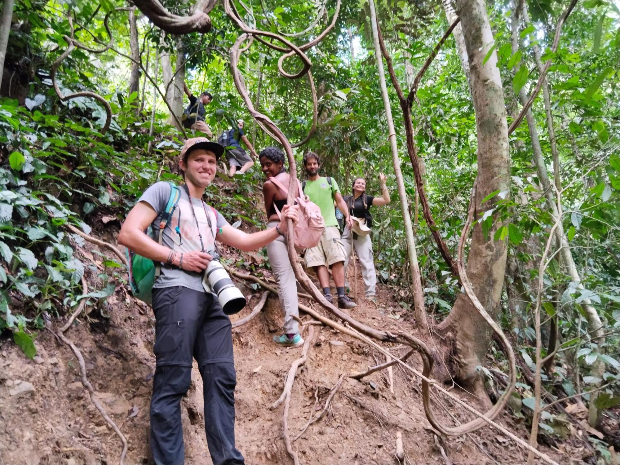 Jhony'S Backpacker-Guest House Only Stay Here Book Treking With Us Bukit Lawang Eksteriør billede