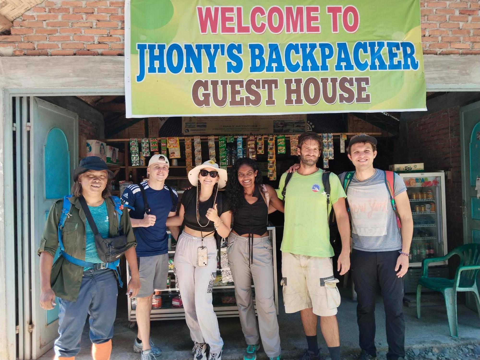 Jhony'S Backpacker-Guest House Only Stay Here Book Treking With Us Bukit Lawang Eksteriør billede