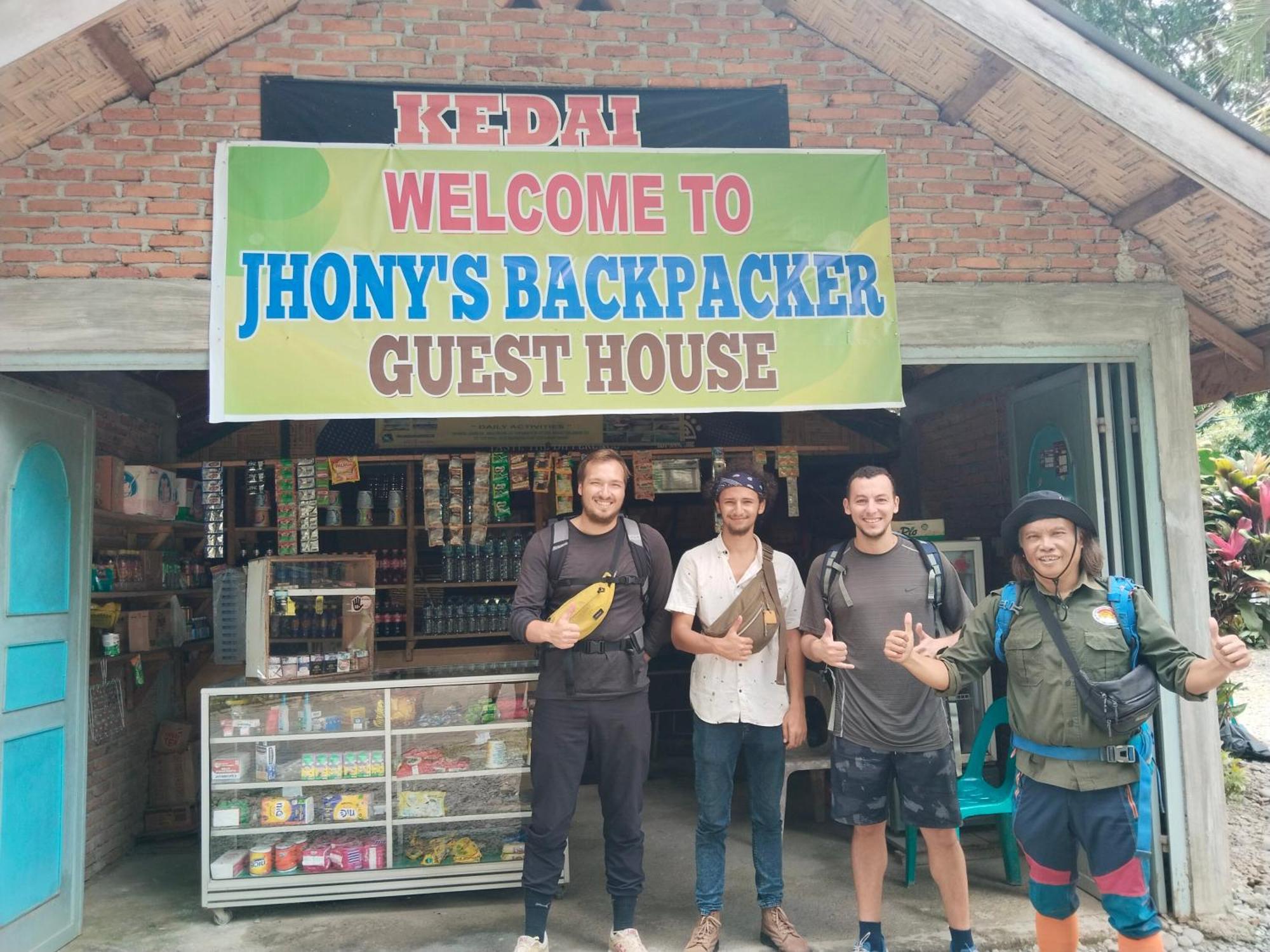 Jhony'S Backpacker-Guest House Only Stay Here Book Treking With Us Bukit Lawang Eksteriør billede