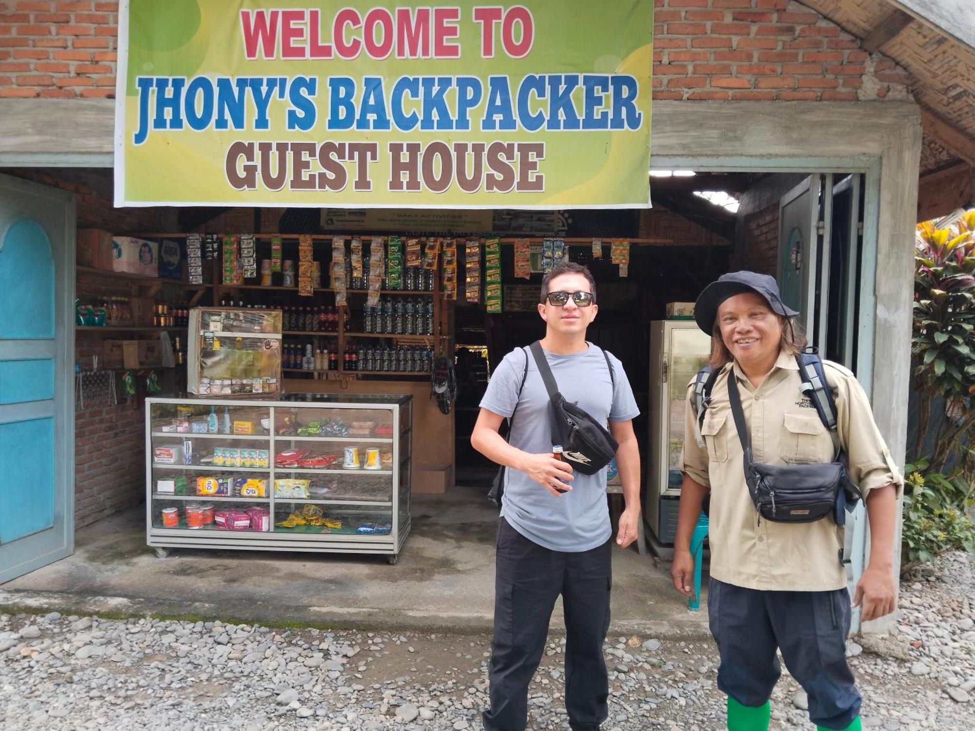 Jhony'S Backpacker-Guest House Only Stay Here Book Treking With Us Bukit Lawang Eksteriør billede