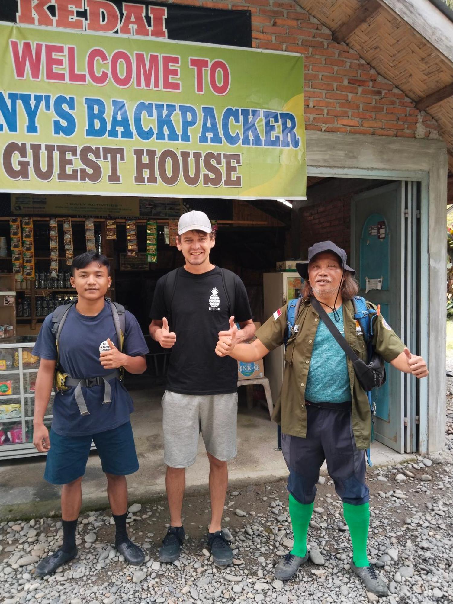 Jhony'S Backpacker-Guest House Only Stay Here Book Treking With Us Bukit Lawang Eksteriør billede