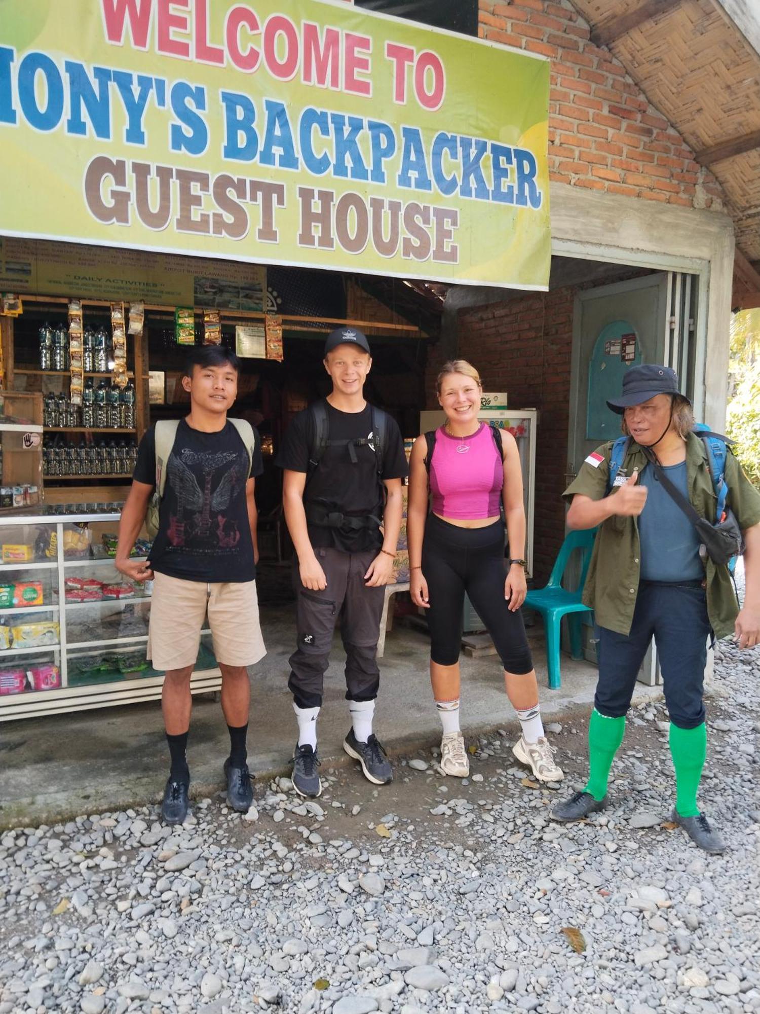 Jhony'S Backpacker-Guest House Only Stay Here Book Treking With Us Bukit Lawang Eksteriør billede