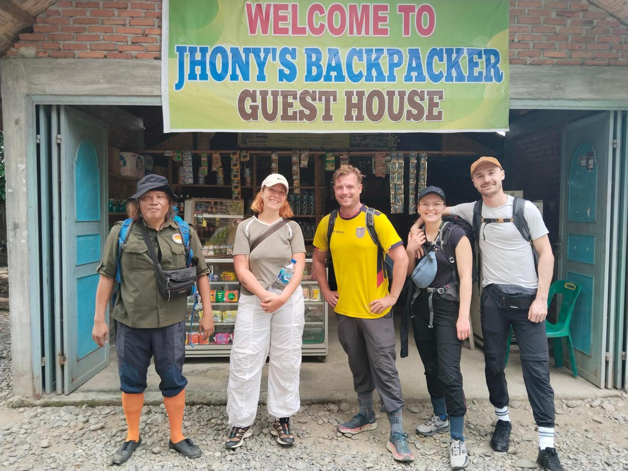 Jhony'S Backpacker-Guest House Only Stay Here Book Treking With Us Bukit Lawang Eksteriør billede