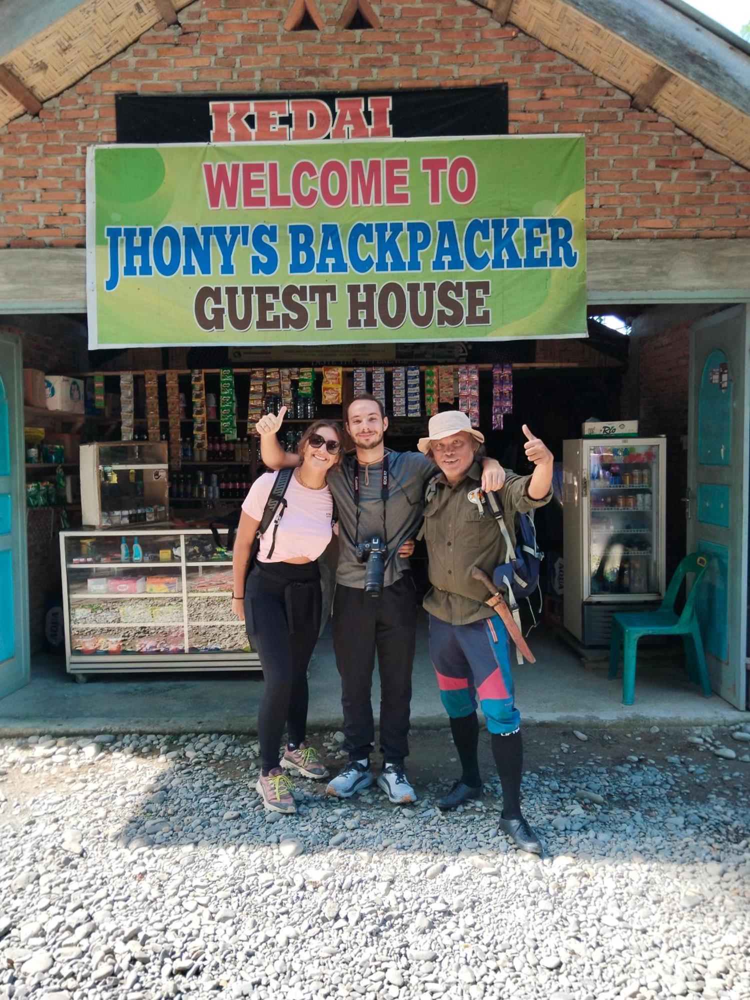 Jhony'S Backpacker-Guest House Only Stay Here Book Treking With Us Bukit Lawang Eksteriør billede