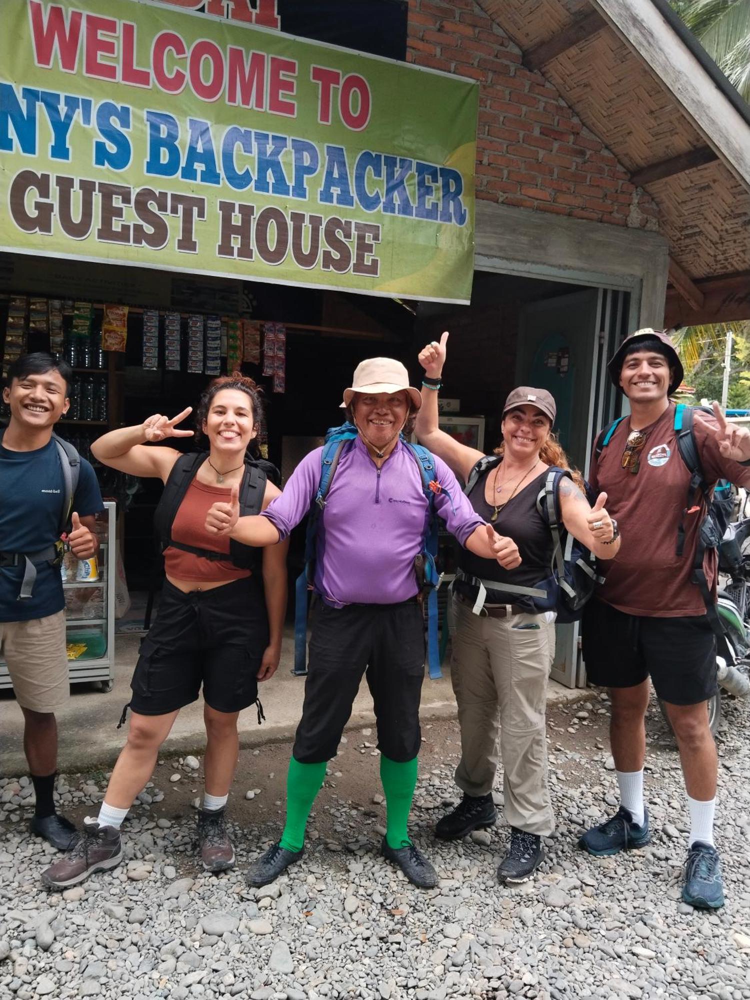 Jhony'S Backpacker-Guest House Only Stay Here Book Treking With Us Bukit Lawang Eksteriør billede