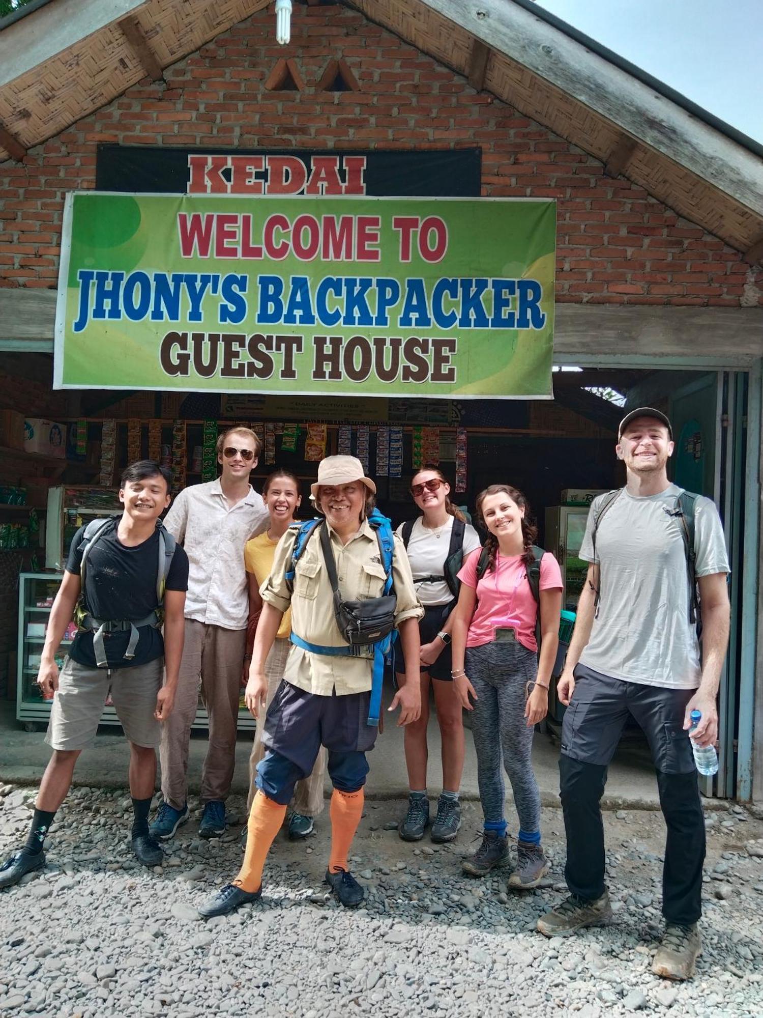 Jhony'S Backpacker-Guest House Only Stay Here Book Treking With Us Bukit Lawang Eksteriør billede