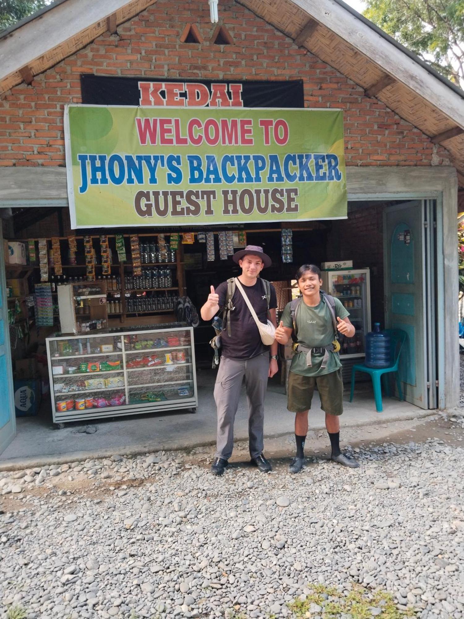 Jhony'S Backpacker-Guest House Only Stay Here Book Treking With Us Bukit Lawang Eksteriør billede